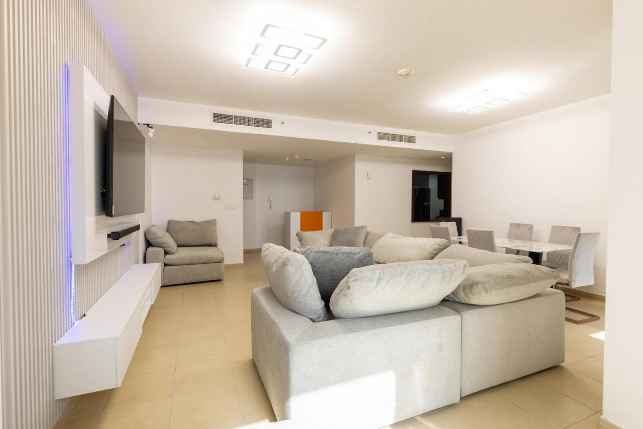 Travel Hub Premium Hostel Dubai Exterior photo