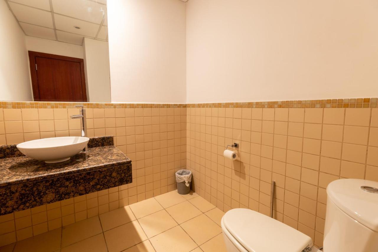 Travel Hub Premium Hostel Dubai Exterior photo
