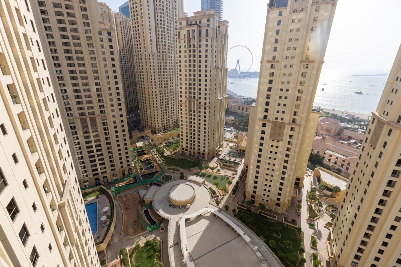 Travel Hub Premium Hostel Dubai Exterior photo