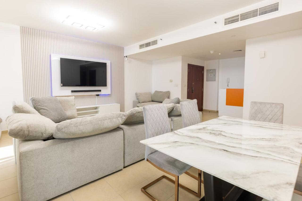 Travel Hub Premium Hostel Dubai Exterior photo